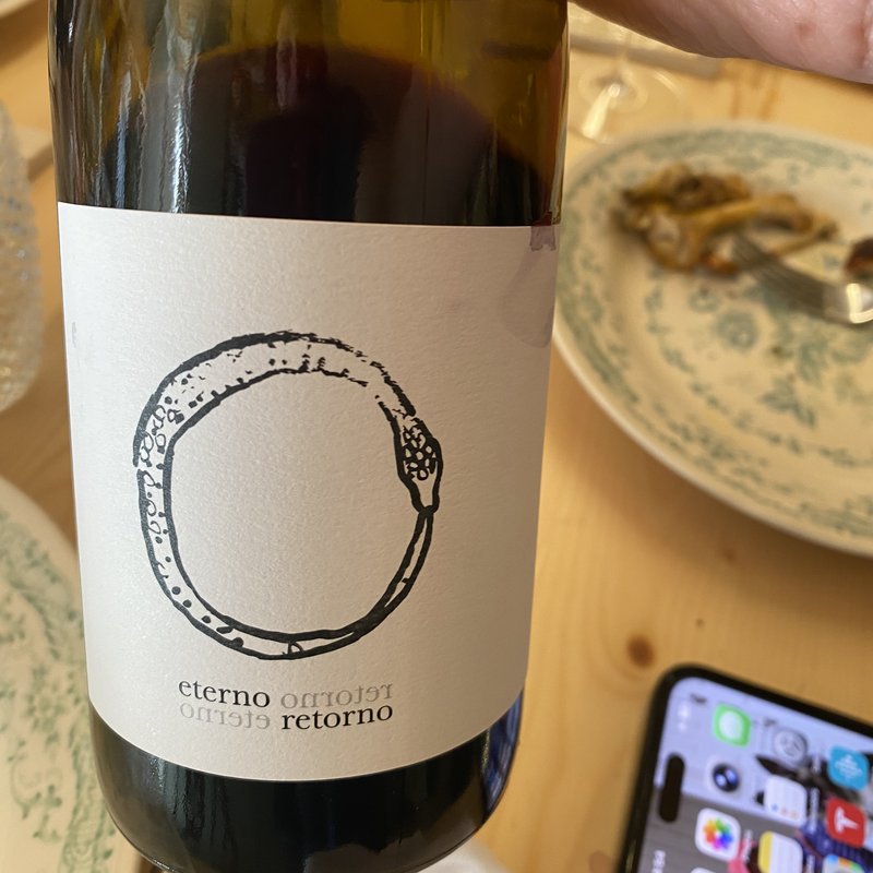 A bottle of Galician natural wine, Eterno Retorno